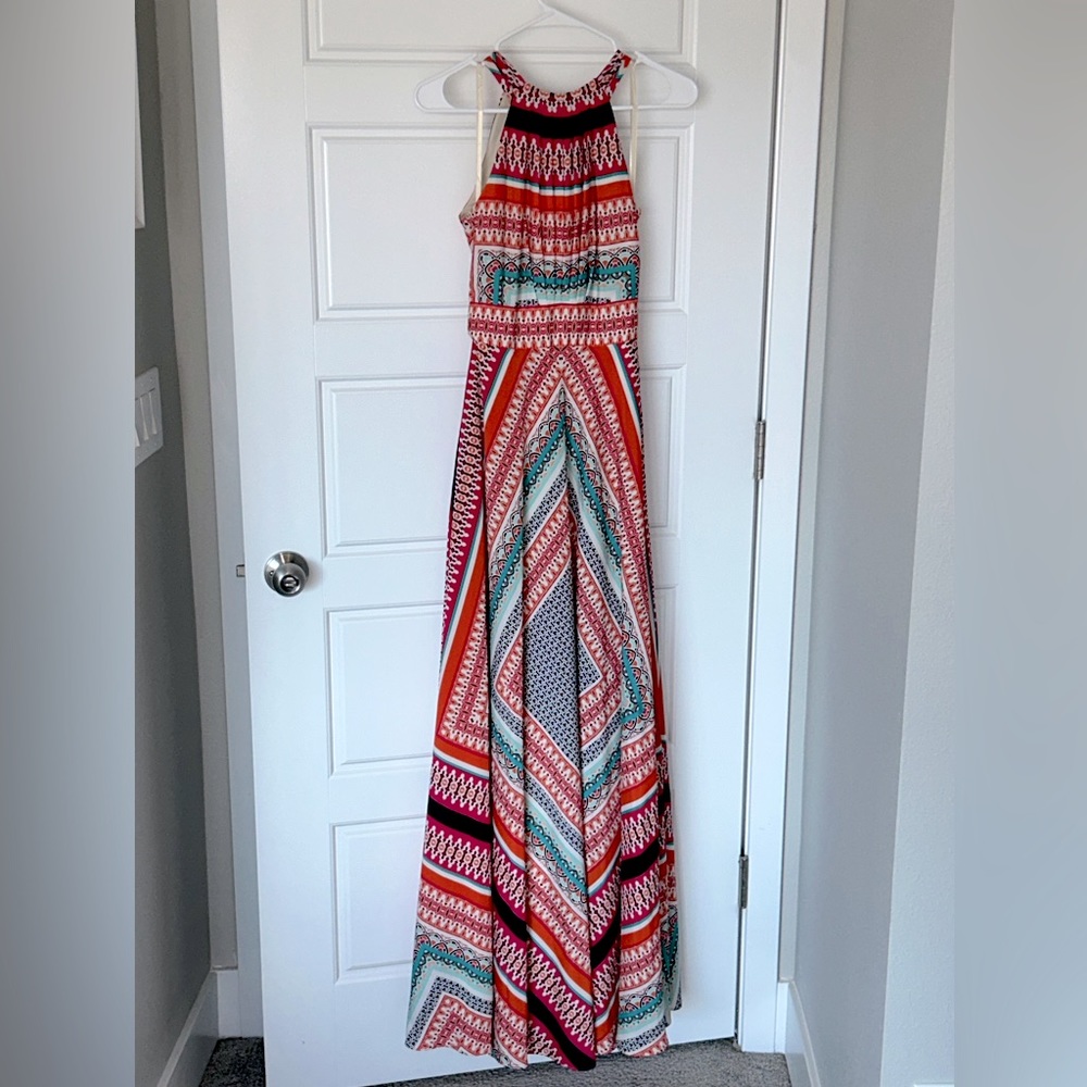 Stunning lightweight semi formal gown for wedding guest or beach trip